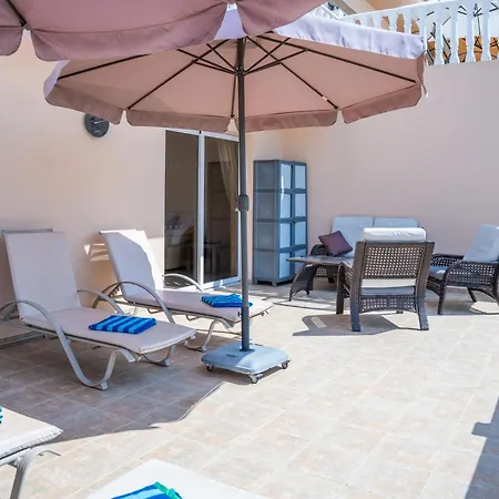 Golden Sands No10 * איה נאפה