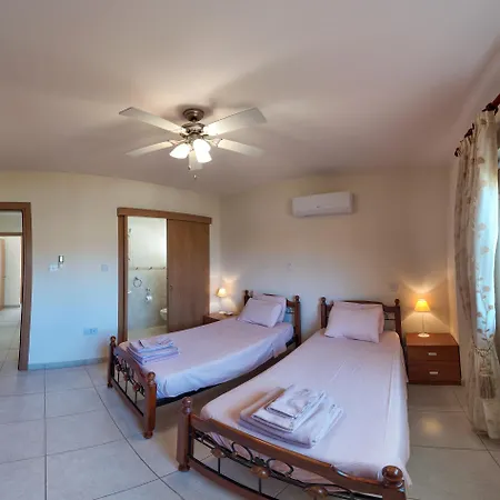 شقة Golden Sands No10 *